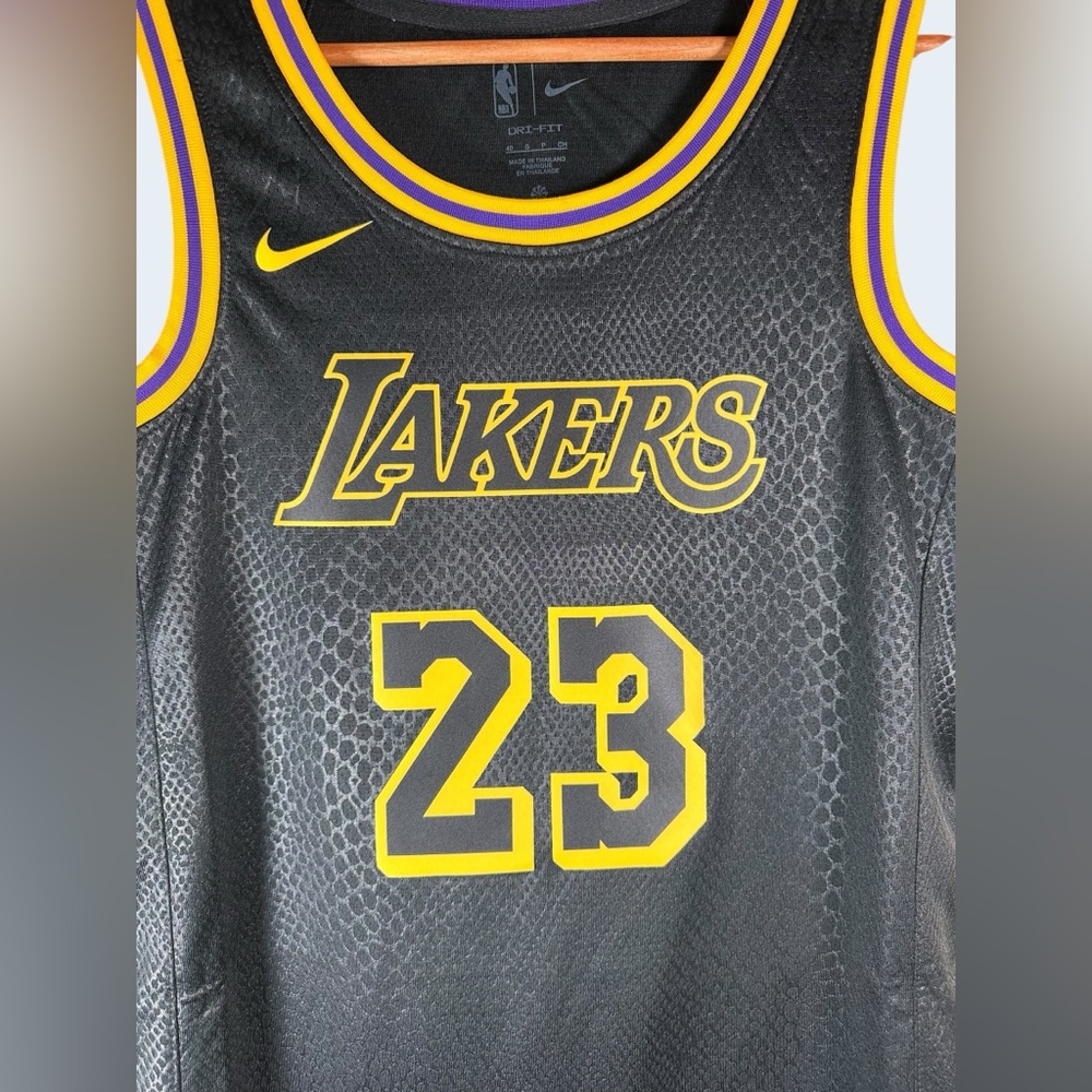 Nike LA Lakers Lebron James Black Mamba Swingman Jersey - Picture 3 of 9